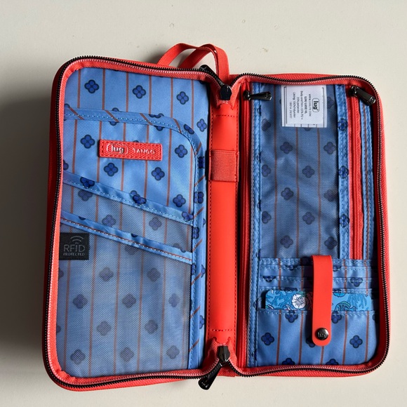 LUG MATTE LUXE TANGO SE RFID TRAVEL WALLET PAPAYA NWT - Picture 3 of 3